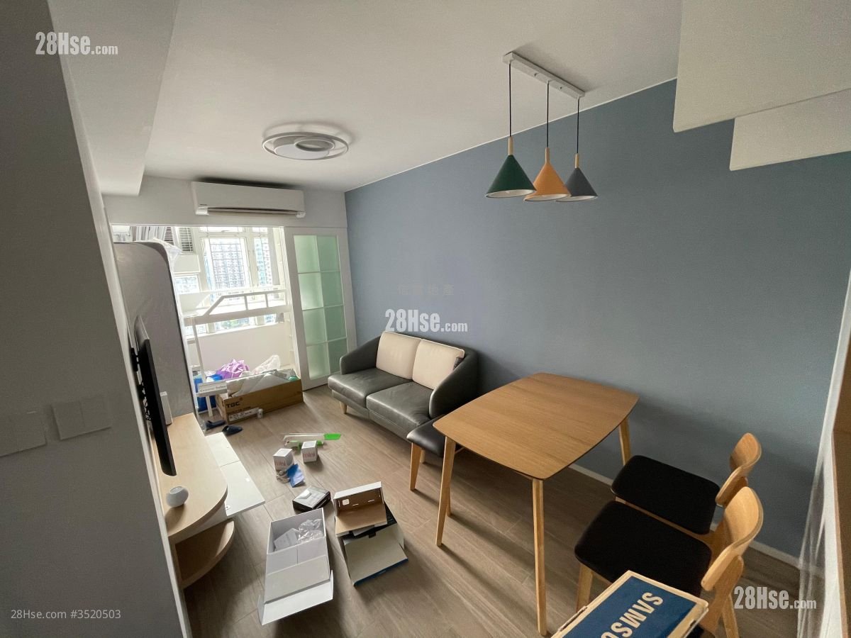 Yung Ming Court Sell 2 Bedrooms , 1 Bathroom 382 ft² ( 35.5 m² )