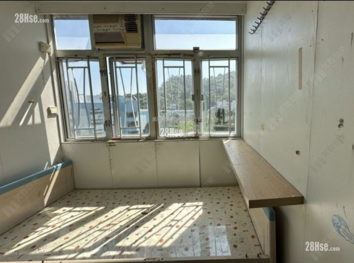 Ching Shing Court Sell 2 Bedrooms , 1 Bathroom 381 ft² ( 35.4 m² )