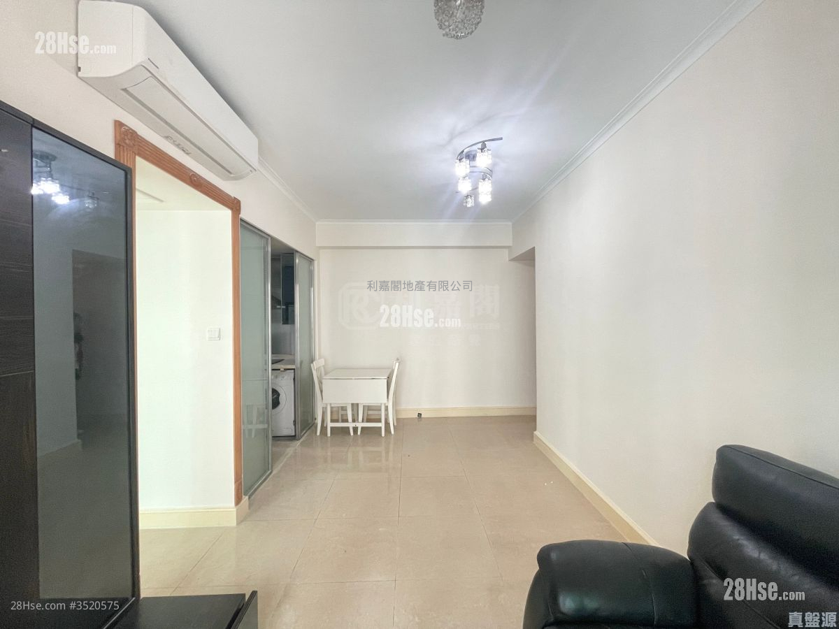 The Capitol Rental 2 Bedrooms , 1 Bathroom 518 ft² ( 48.1 m² )