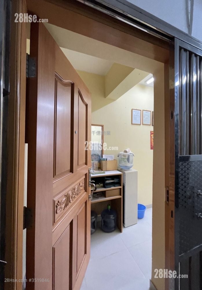 Mongkok Building Sell 2 Bedrooms 433 ft² ( 40.2 m² )