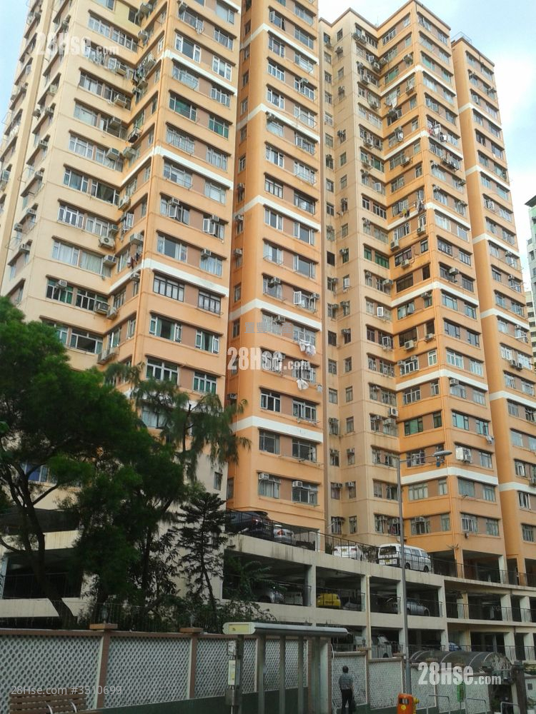 Woodview Court Rental 2 Bedrooms , 1 Bathroom 541 ft² ( 50.3 m² )