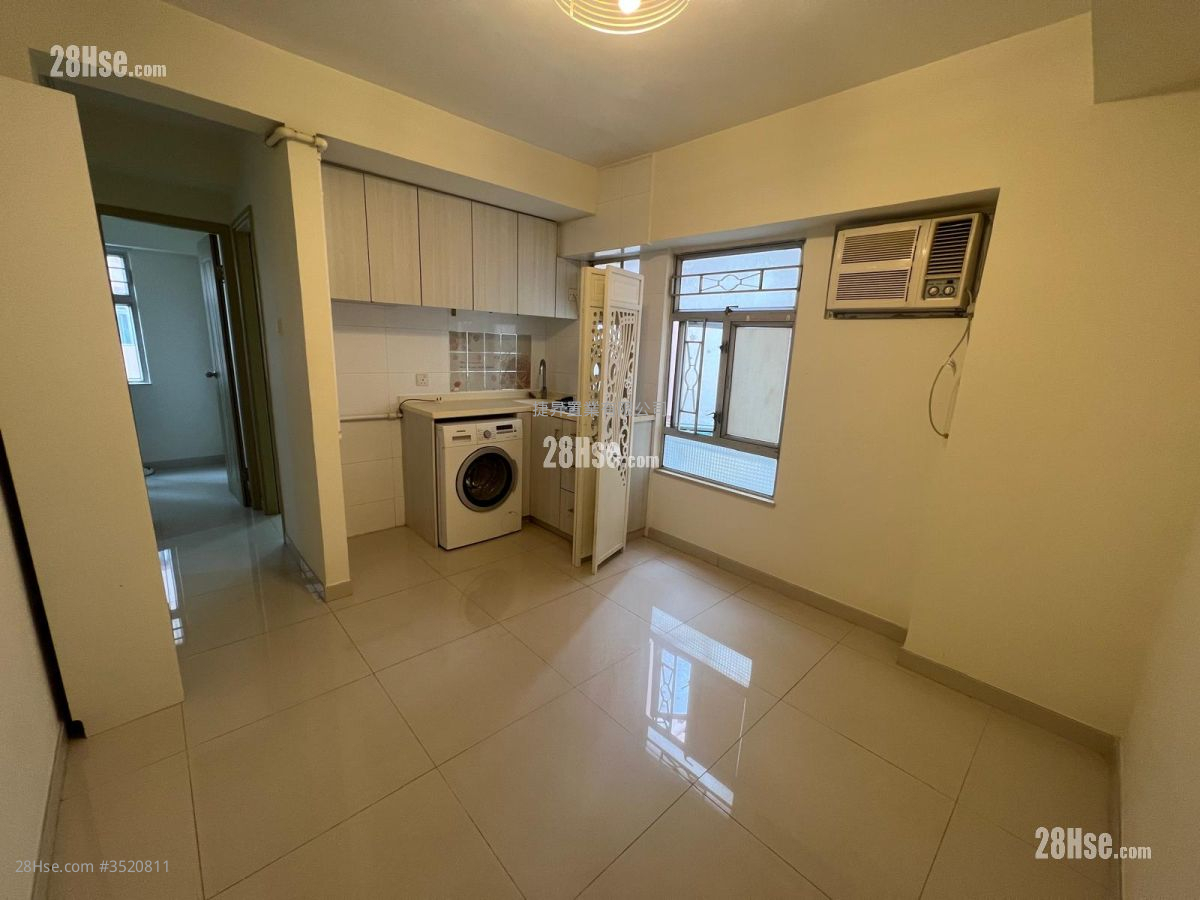 Sun Shing Centre Sell 2 Bedrooms , 1 Bathroom 290 ft² ( 26.9 m² )