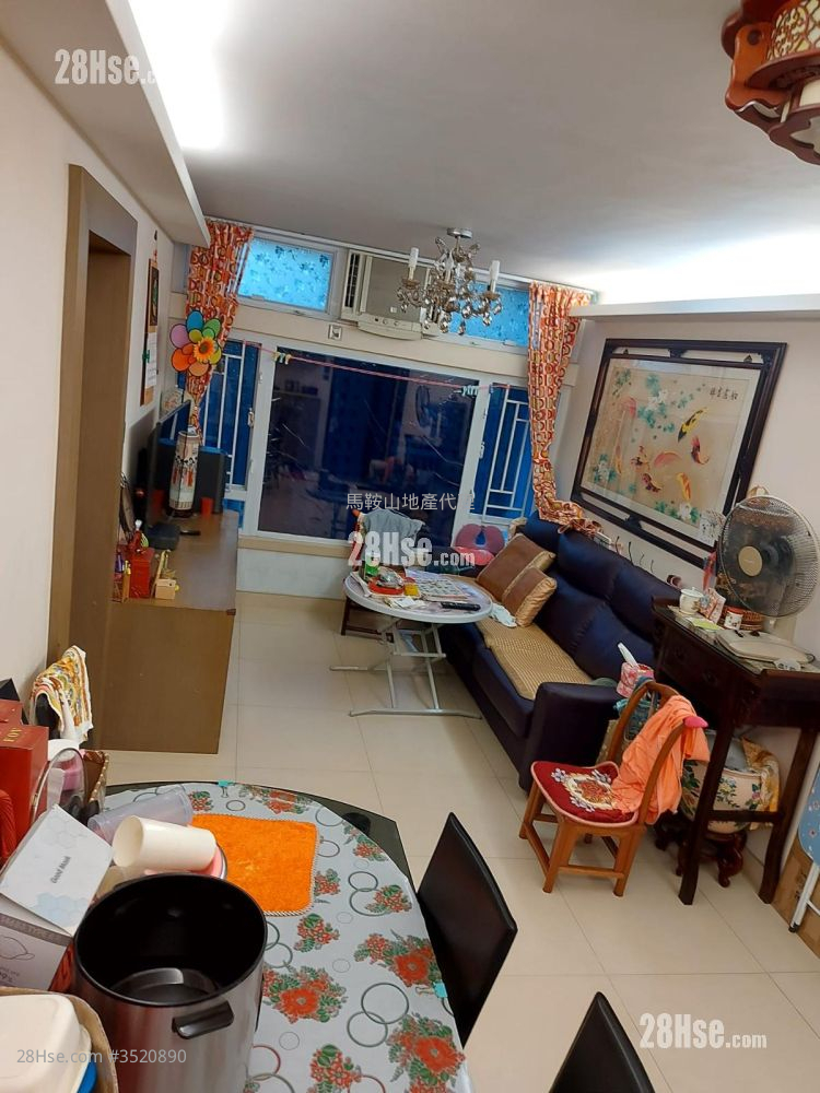 Yiu On Estate Sell 3 Bedrooms , 1 Bathroom 598 ft² ( 55.6 m² )