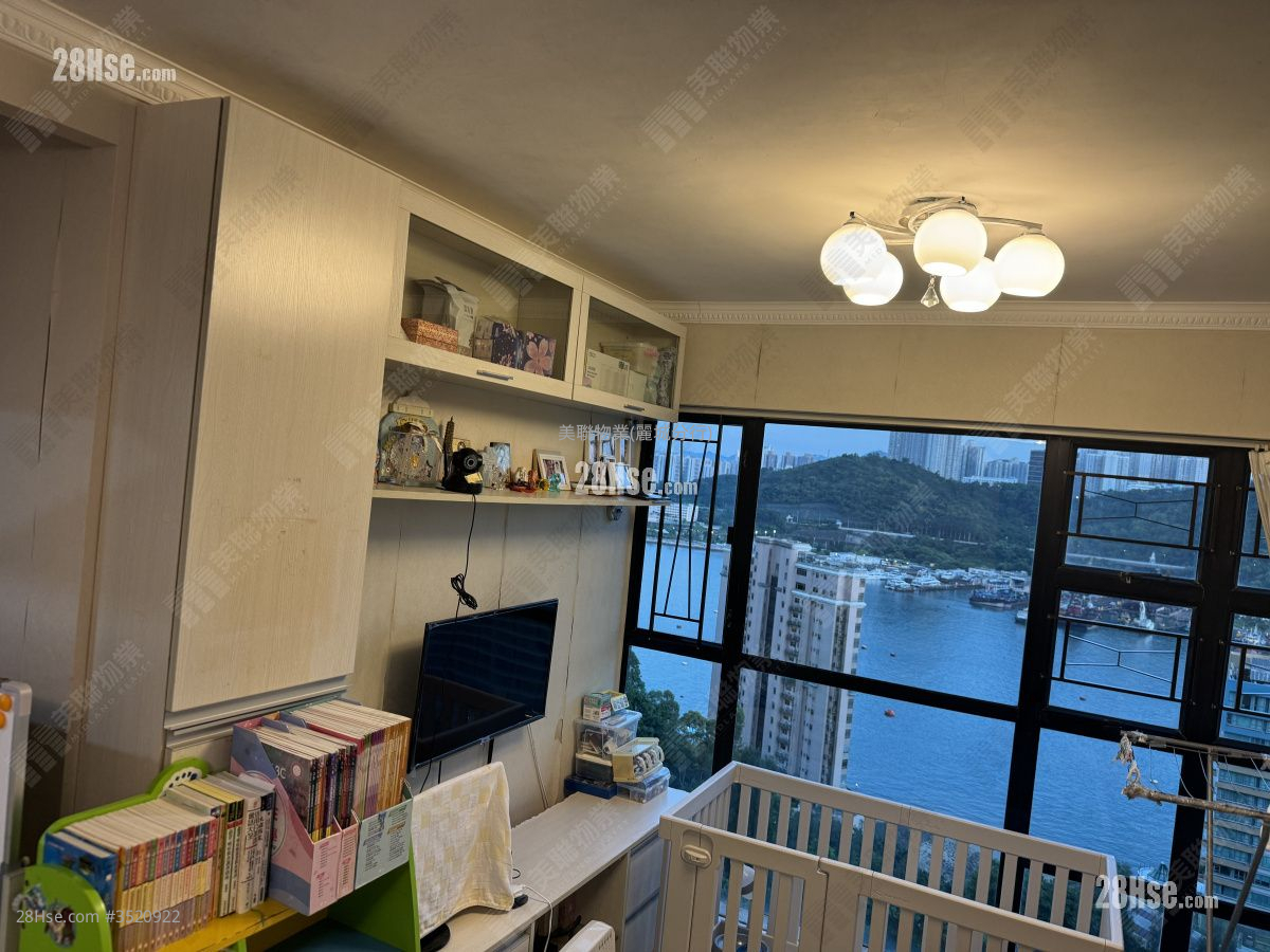 Hanley Villa Sell 3 Bedrooms , 2 Bathrooms 593 ft² ( 55.1 m² )