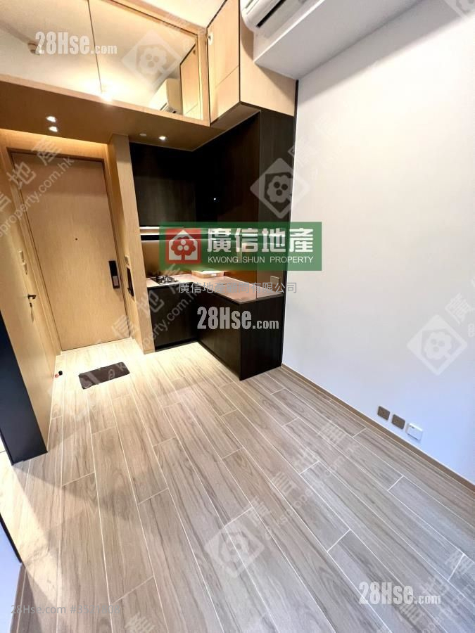 Aquila Square Mile Sell 1 Bedroom , 1 Bathroom 255 ft² ( 23.7 m² )