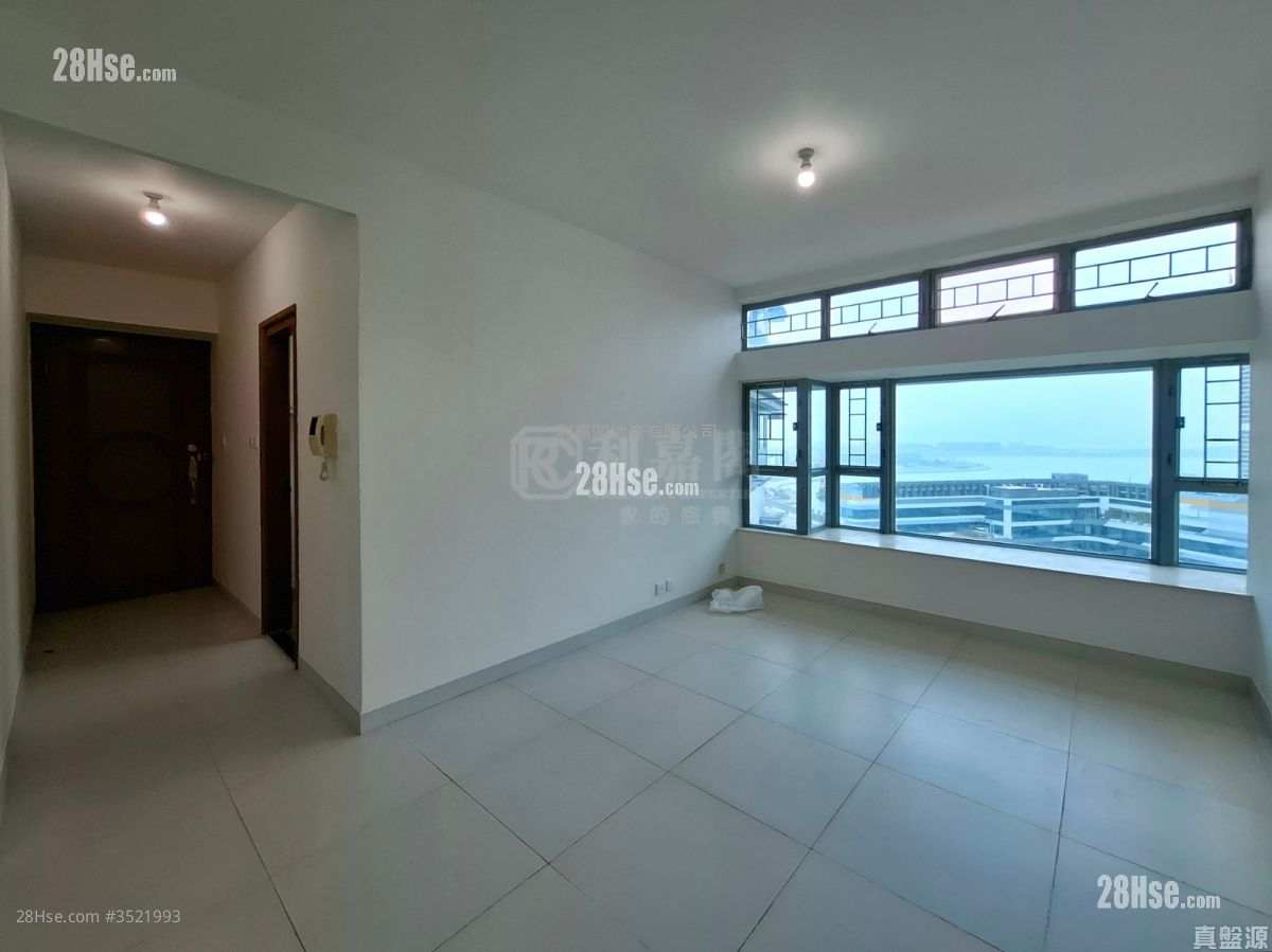 Tung Chung Crescent Sell 3 Bedrooms 759 ft² ( 70.5 m² )