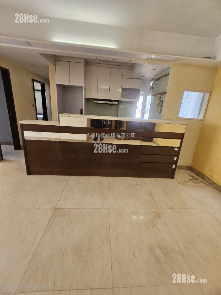 Yan On Building Sell 3 Bedrooms , 1 Bathroom 774 ft² ( 71.9 m² )