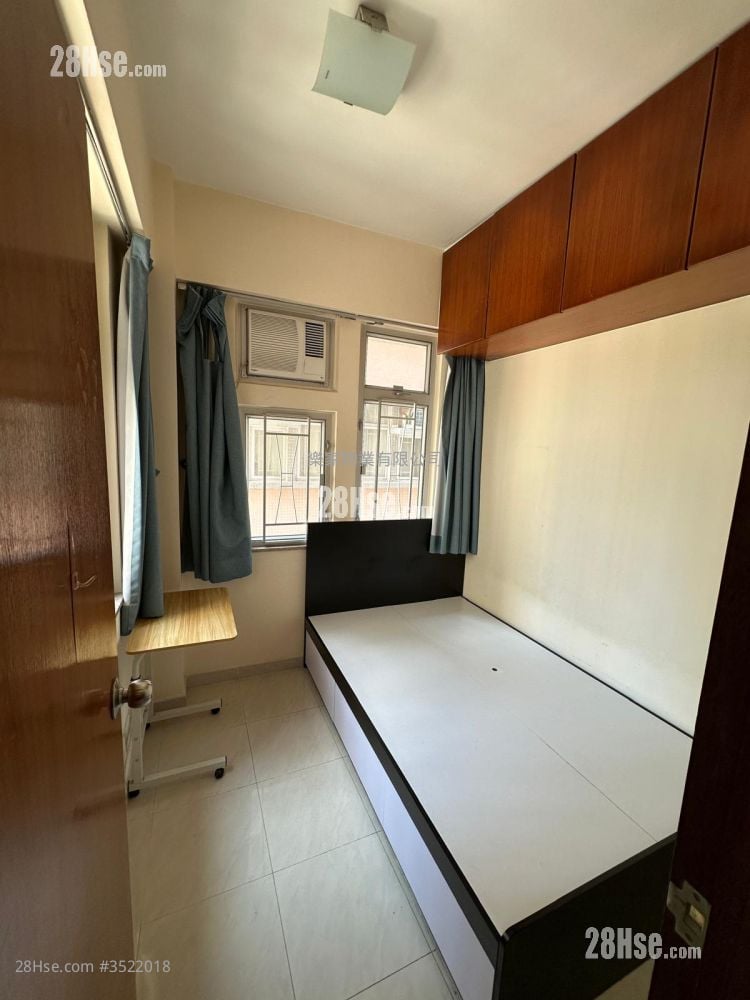 Chong Yip Centre Rental 2 Bedrooms , 1 Bathroom 396 ft² ( 36.8 m² )