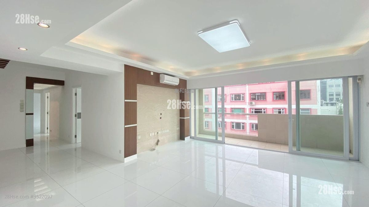 Golden May Mansion Rental 3 Bedrooms , 2 Bathrooms 1,468 ft² ( 136.4 m² )