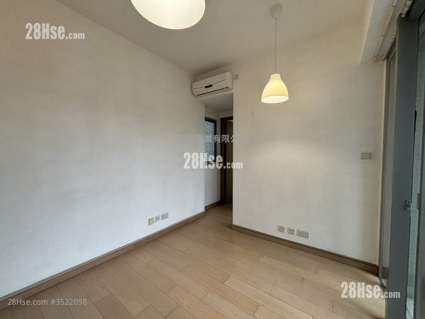 The Reach Rental 443 ft² ( 41.2 m² )
