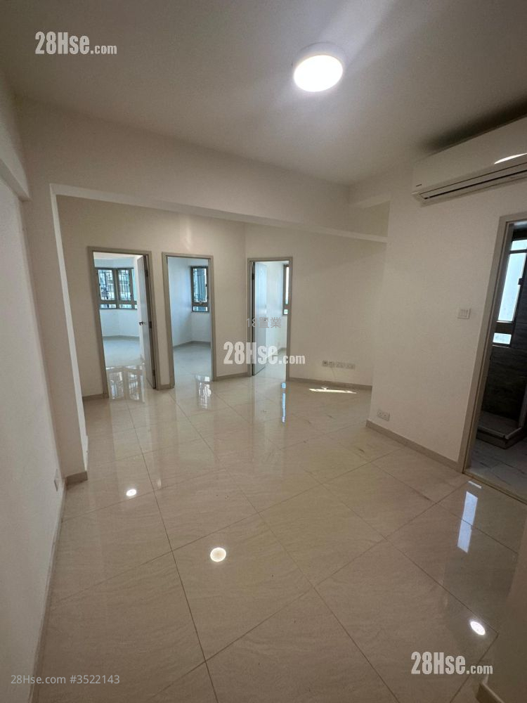 Yee Wo Place Rental 3 Bedrooms , 1 Bathroom 560 ft² ( 52.0 m² )