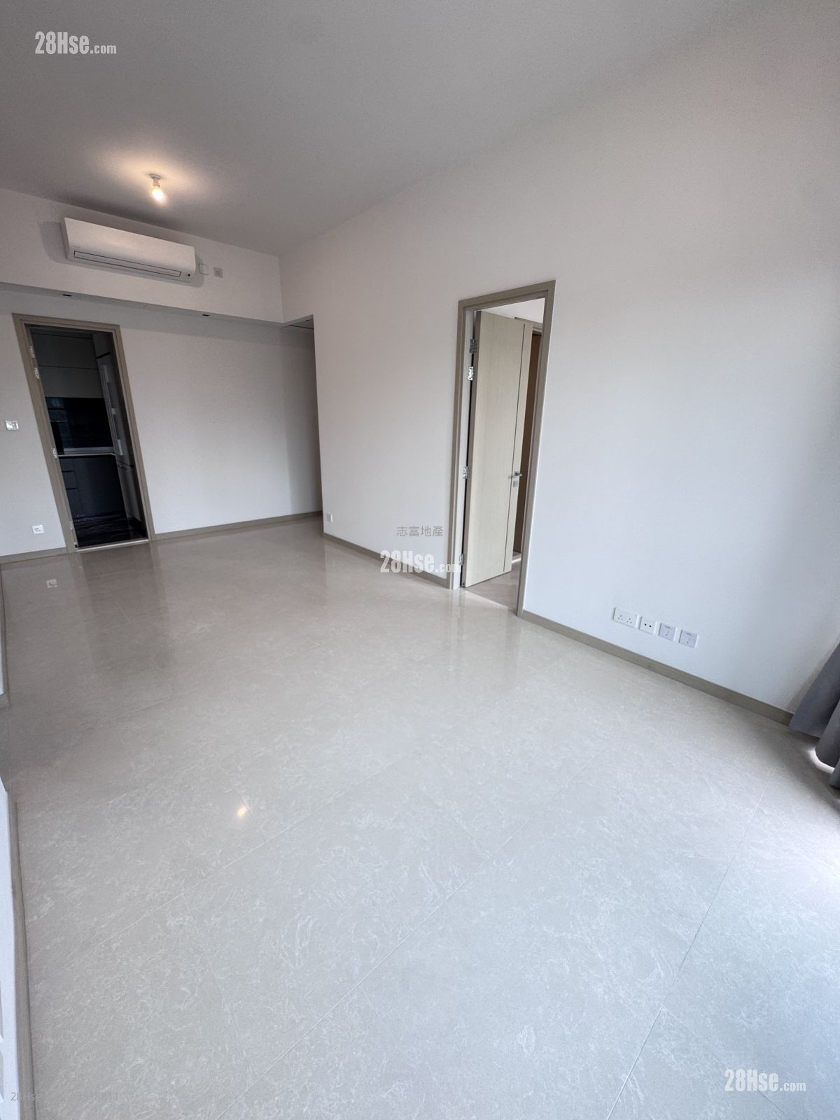 233  Prince Edward Road West Rental 4 Bedrooms , 4 Bathrooms 1,038 ft² ( 96.4 m² )
