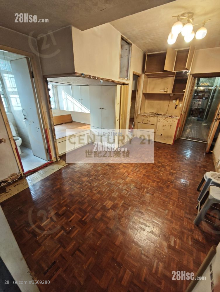 Shun Cheong Mansion Sell 3 Bedrooms , 1 Bathroom 440 ft² ( 40.9 m² )