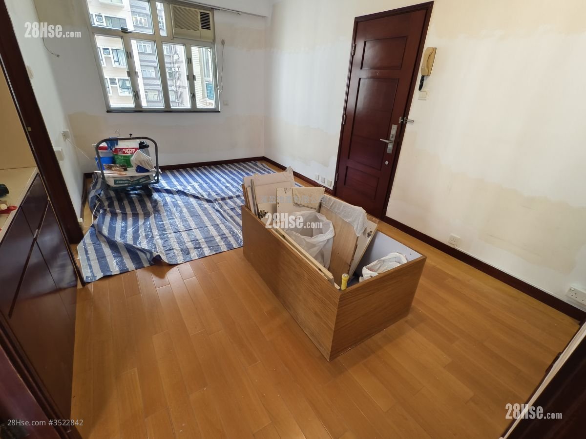 Gala Garden Sell 2 Bedrooms , 1 Bathroom 418 ft² ( 38.8 m² )