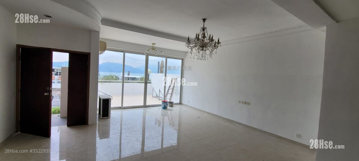The Castle Bay Sell 3 Bedrooms , 2 Bathrooms 1,505 ft² ( 139.8 m² )