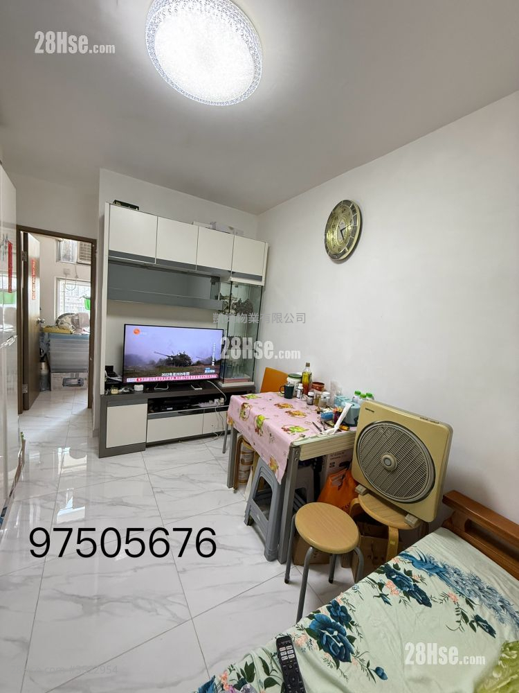 Lai Tsui Court Sell 2 Bedrooms , 1 Bathroom 388 ft² ( 36.0 m² )
