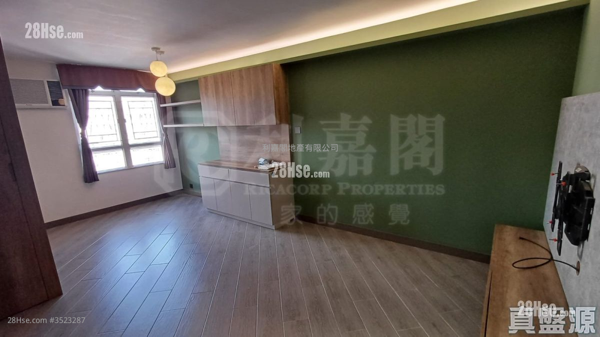 Lai Yan Court Sell 1 Bedroom , 1 Bathroom 428 ft² ( 39.8 m² )