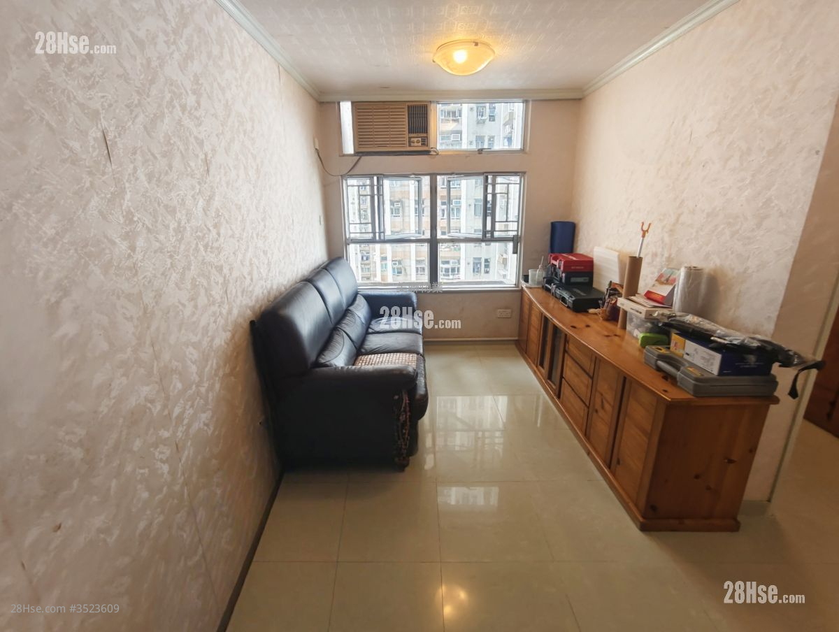 San Wai Court Sell 3 Bedrooms , 1 Bathroom 554 ft² ( 51.5 m² )