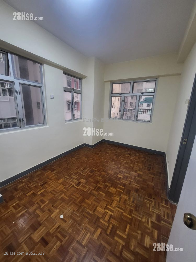 Ming Fat Building Sell 2 Bedrooms , 1 Bathroom 318 ft² ( 29.5 m² )