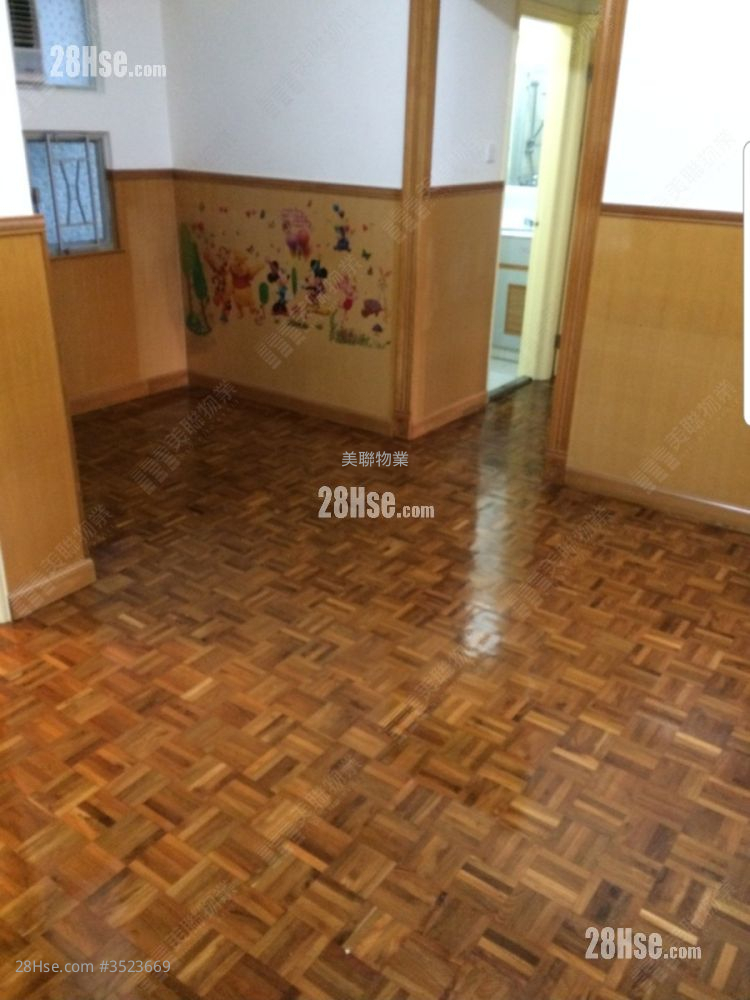 Kui Fat Building Sell 2 Bedrooms , 1 Bathroom 452 ft² ( 42.0 m² )
