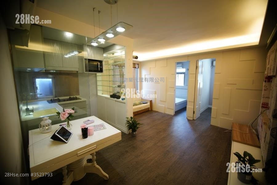Yue Shing Court Sell 2 Bedrooms , 1 Bathroom 492 ft² ( 45.7 m² )