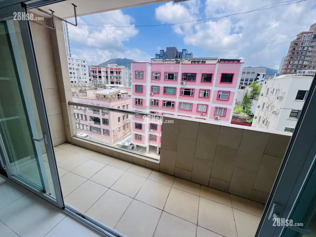Golden May Mansion Rental 3 Bedrooms , 2 Bathrooms 1,468 ft² ( 136.4 m² )