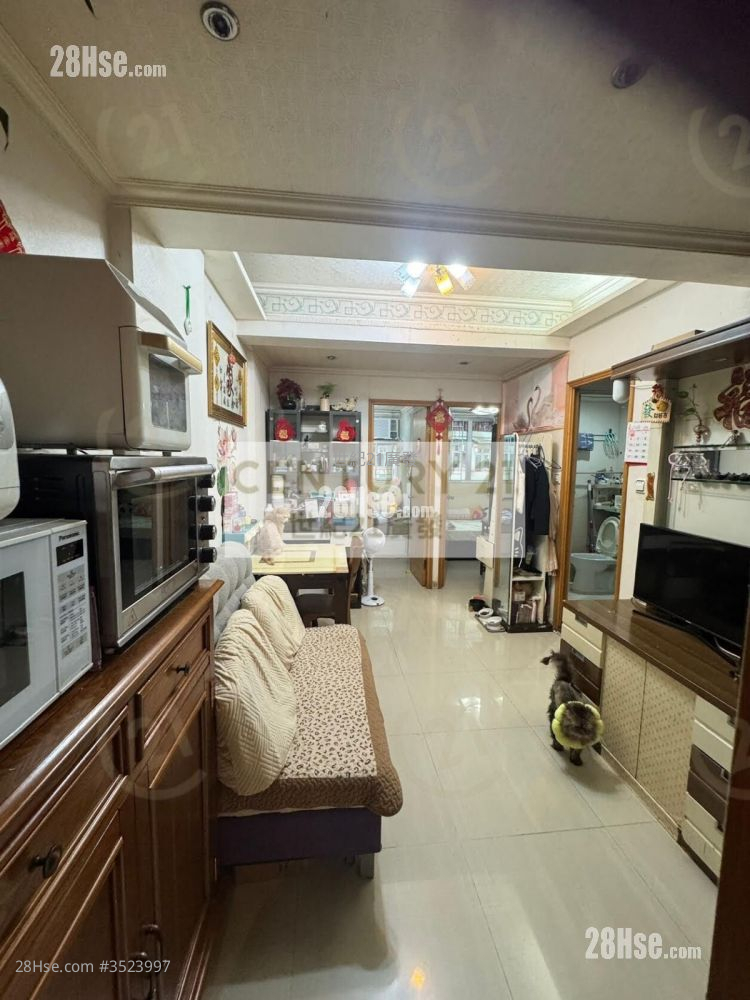 Kwong Fung Building Sell 3 Bedrooms , 1 Bathroom 369 ft² ( 34.3 m² )