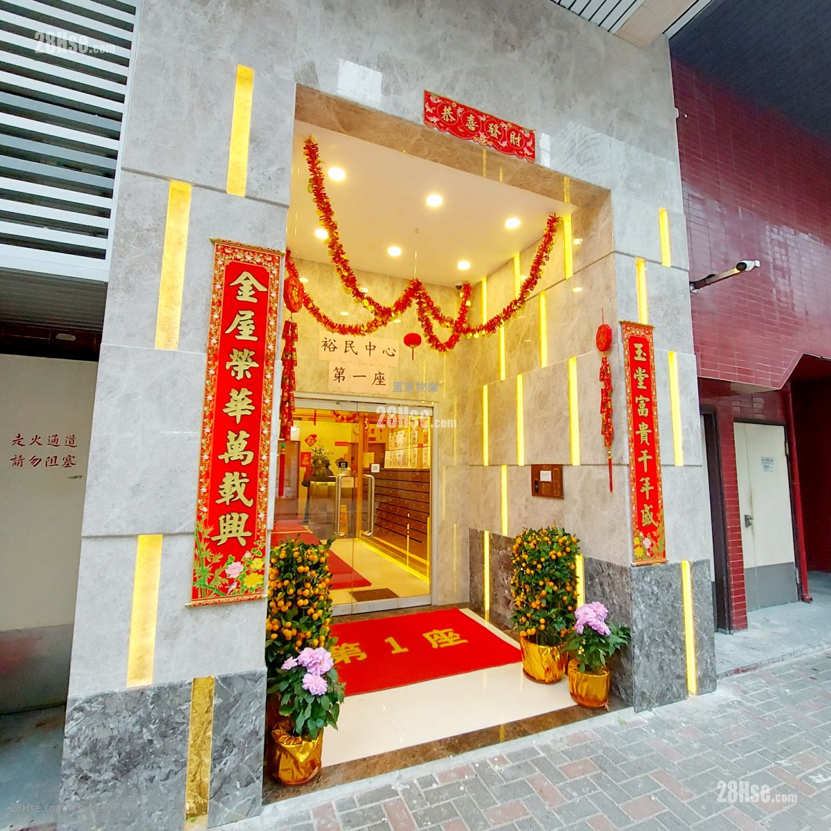 Yue Man Centre Rental 3 Bedrooms , 1 Bathroom 587 ft² ( 54.5 m² )