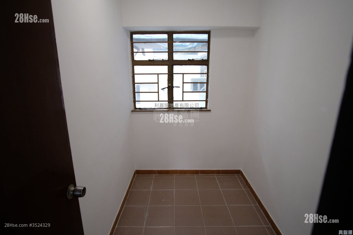 Winly Building Sell 3 Bedrooms , 1 Bathroom 360 ft² ( 33.4 m² )