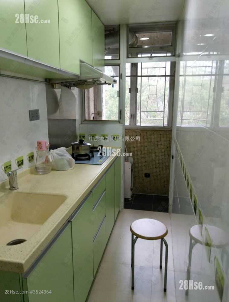 Kwai Hong Court Sell 2 Bedrooms , 1 Bathroom 477 ft² ( 44.3 m² )