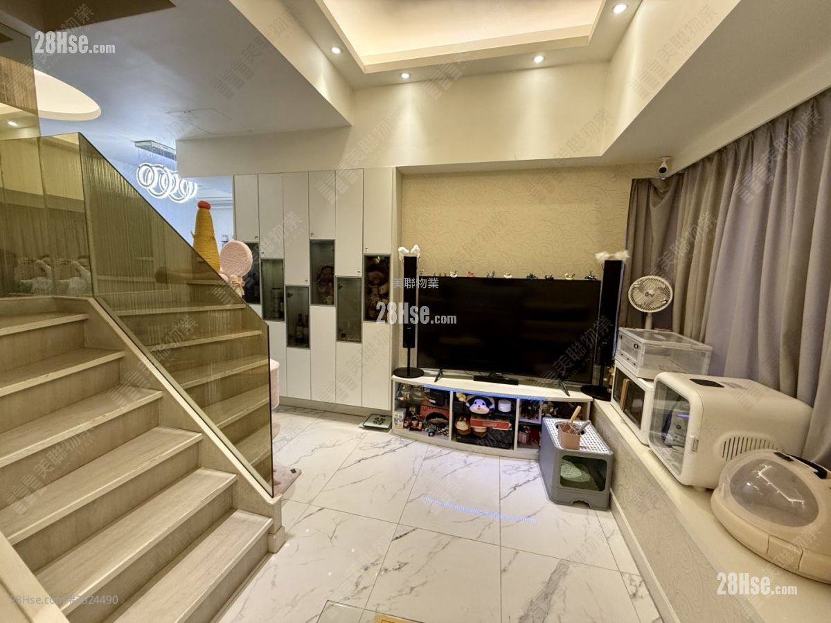 The Brand Sell 3 Bedrooms , 2 Bathrooms 897 ft² ( 83.3 m² )