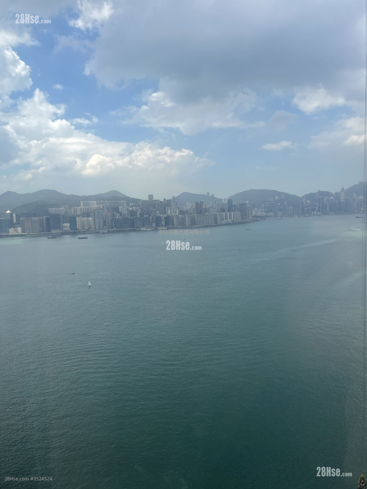 Pano Harbour Rental 950 ft² ( 88.3 m² )