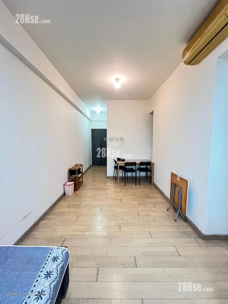 8 Royal Green Sell 3 Bedrooms , 2 Bathrooms 663 ft² ( 61.6 m² )