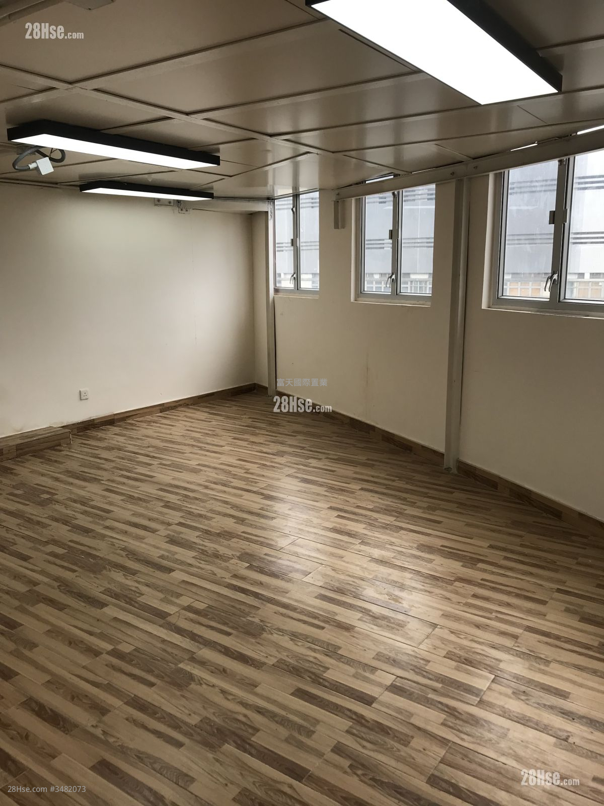 Po Lung Centre Rental Studio , 1 Toilet