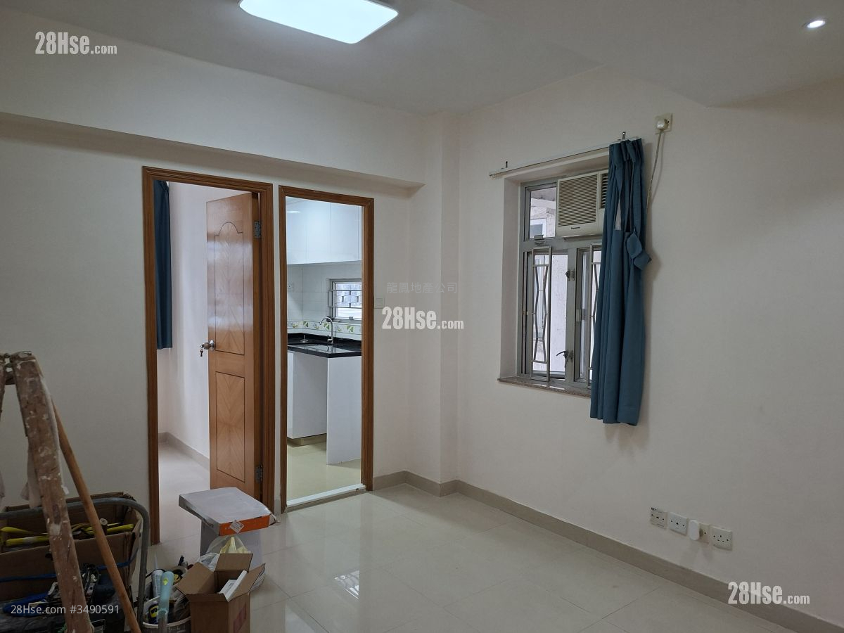 Chung Wo Building Rental 3 Bedrooms , 1 Bathroom 438 ft² ( 40.7 m² )