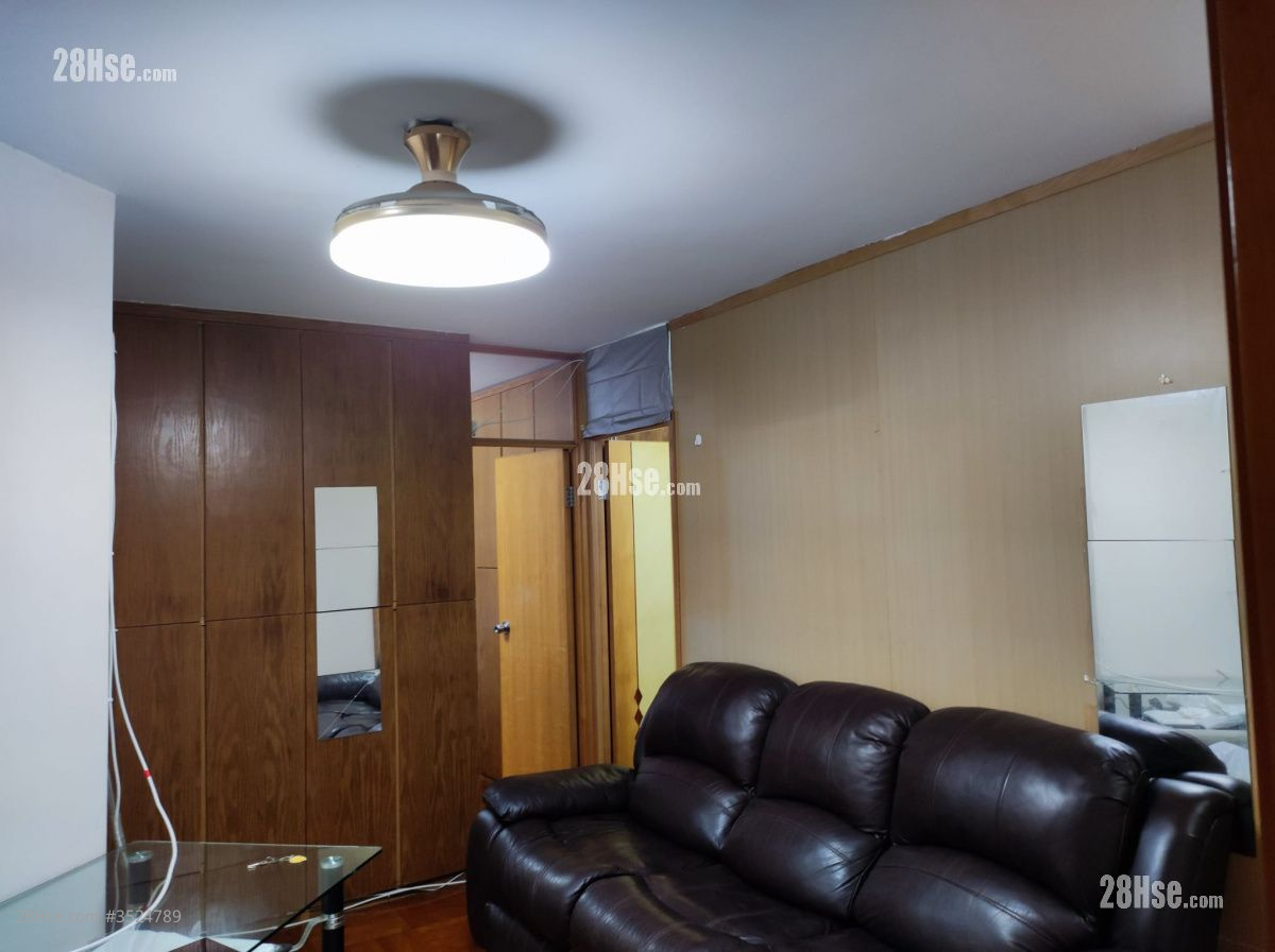 Tak Nga Court Rental 3 Bedrooms , 1 Bathroom 450 ft² ( 41.8 m² )