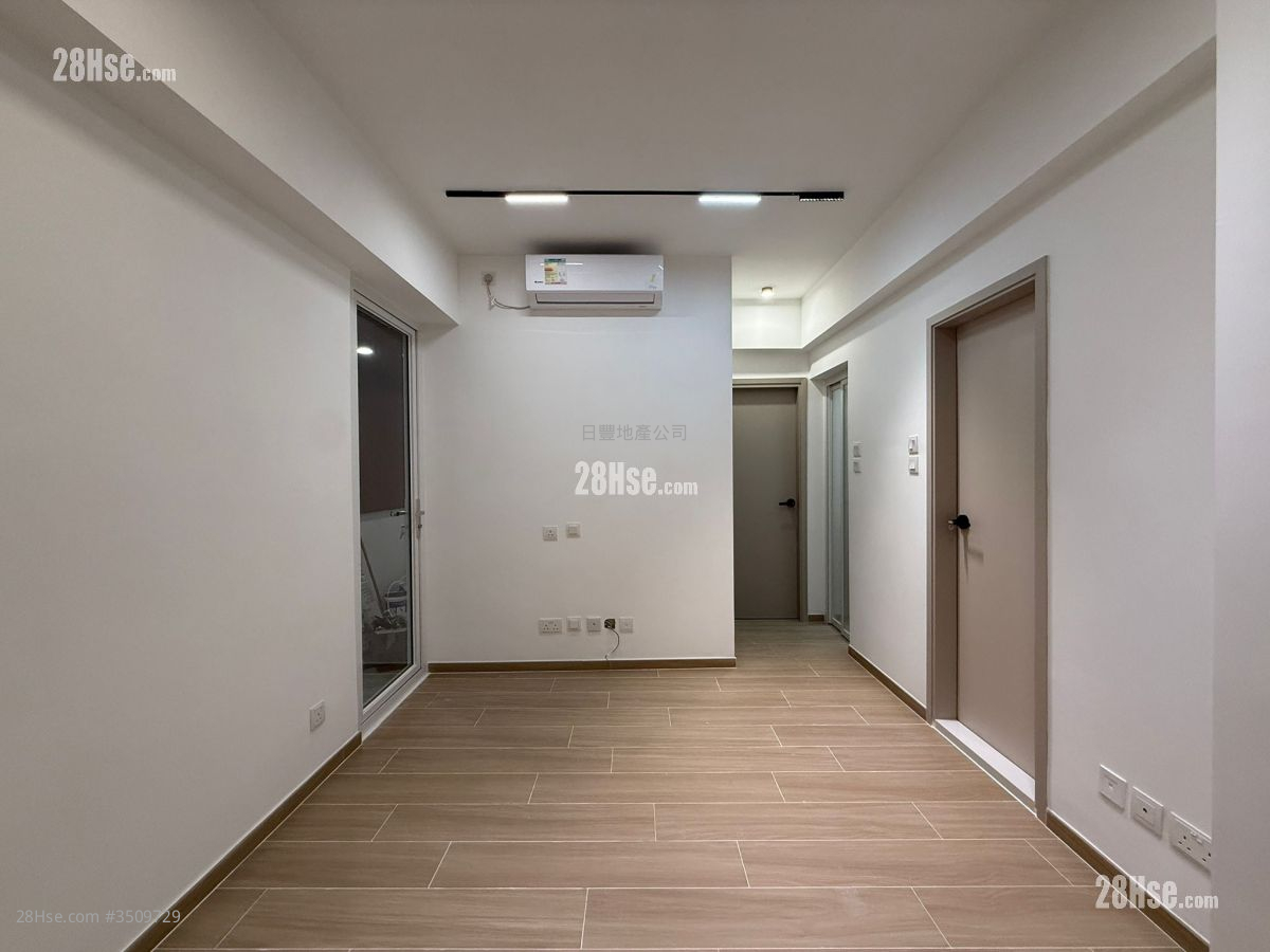 Grammy Centre Rental 2 Bedrooms , 1 Bathroom 365 ft² ( 33.9 m² )