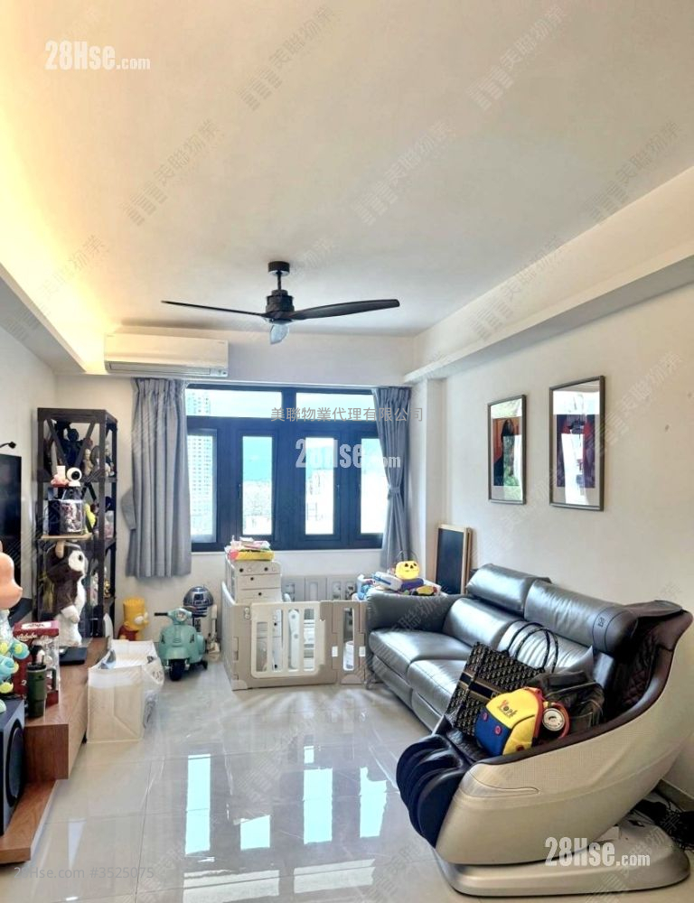 Woodcrest Hill Sell 3 Bedrooms , 2 Bathrooms 936 ft² ( 87.0 m² )