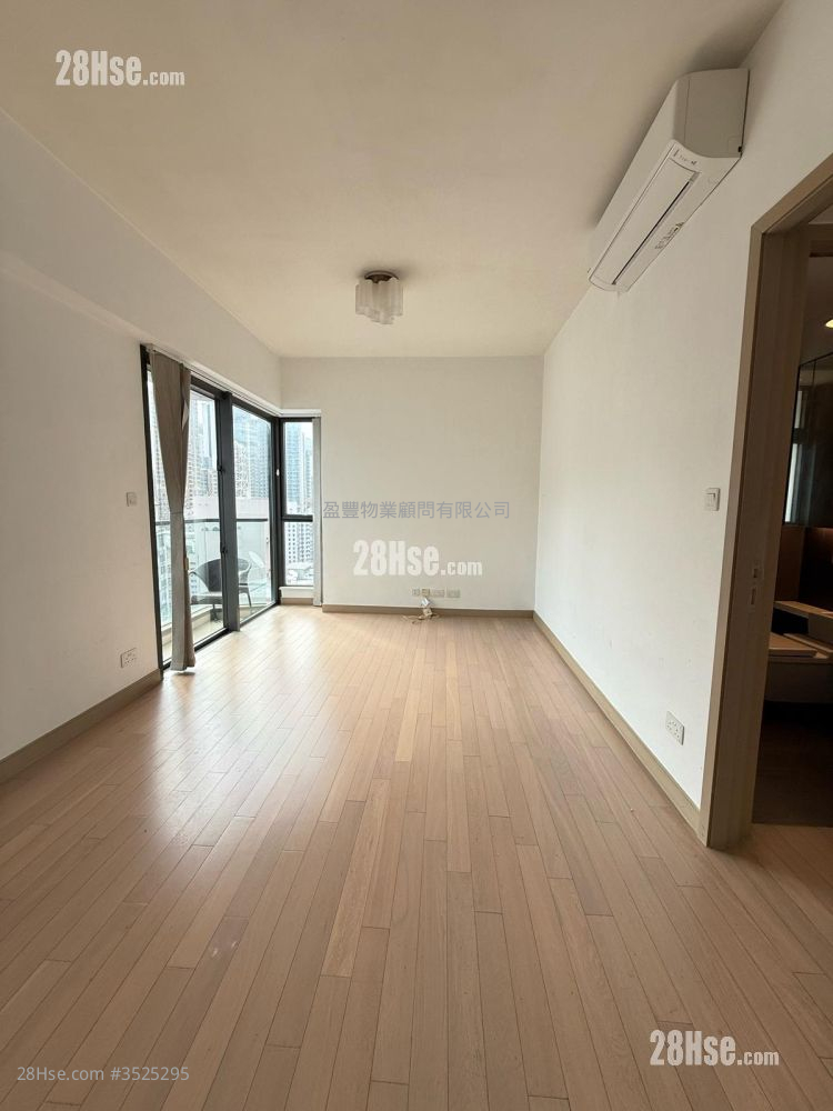The Oakhill Sell 2 Bedrooms , 2 Bathrooms 681 ft² ( 63.3 m² )