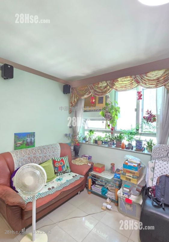 Wing Fok Centre Sell 3 Bedrooms , 1 Bathroom 598 ft² ( 55.6 m² )