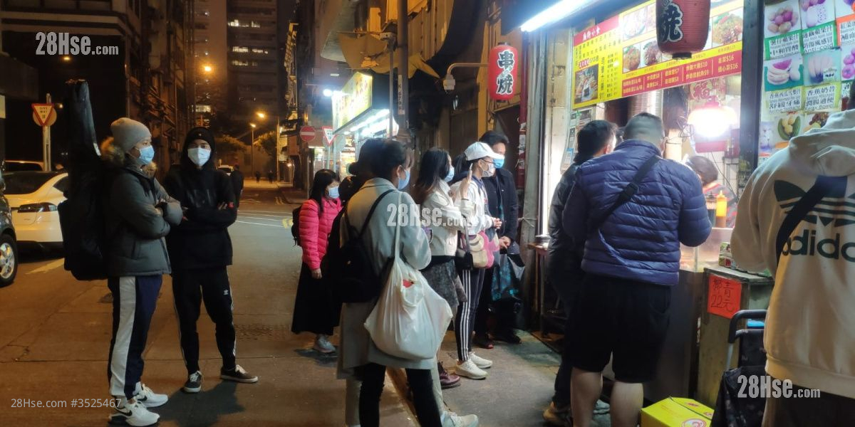 22：33拍摄，人流旺