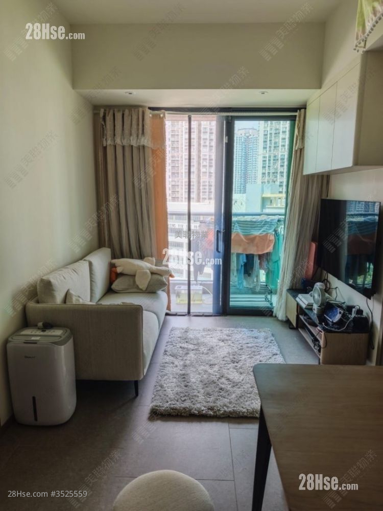 Yoho West Sell 2 Bedrooms 390 ft² ( 36.2 m² )