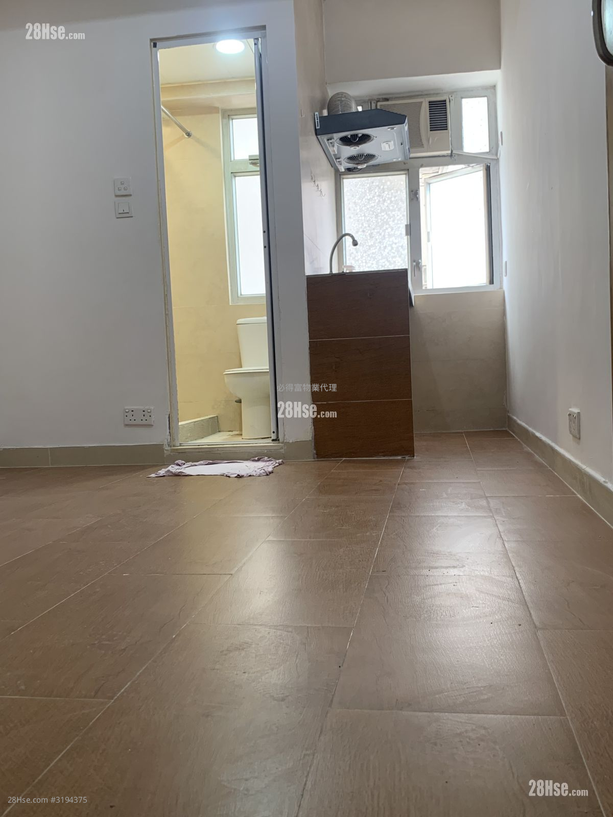 Golden Mansion Rental Studio , 1 Bathroom 148 ft² ( 13.7 m² )