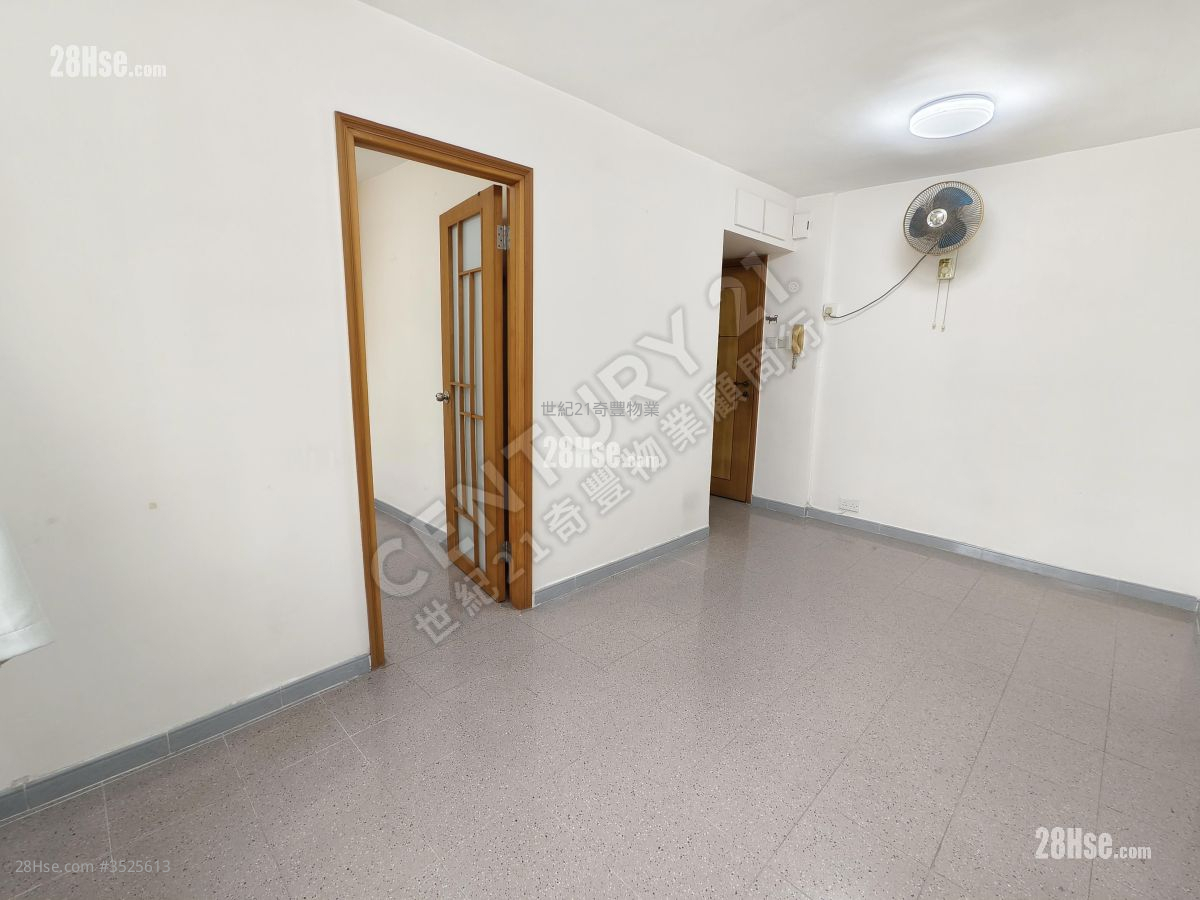 Yan Shing Court Sell 2 Bedrooms , 1 Bathroom 401 ft² ( 37.3 m² )