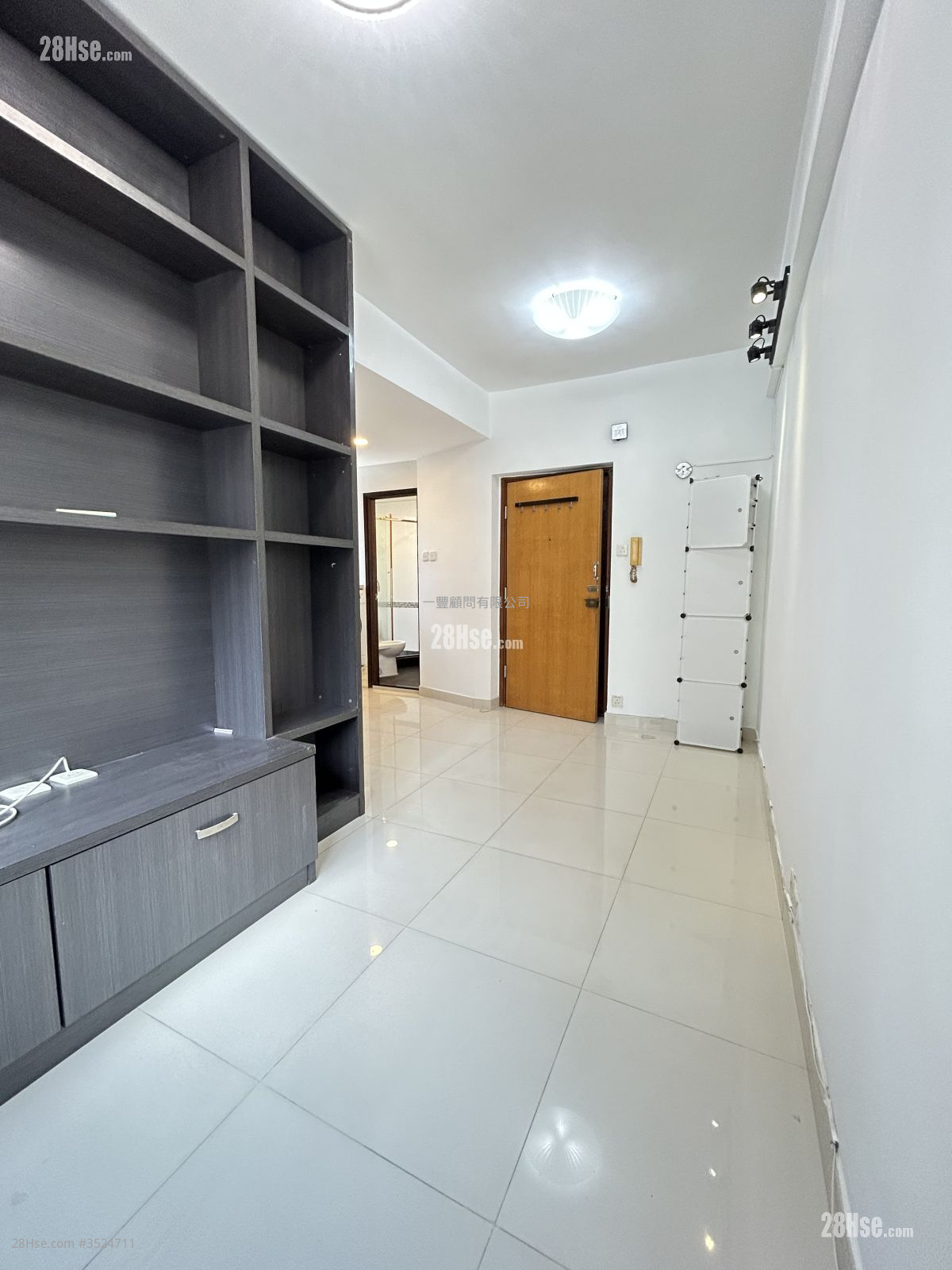Luxury Court Sell 1 Bedroom , 1 Bathroom 278 ft² ( 25.8 m² )