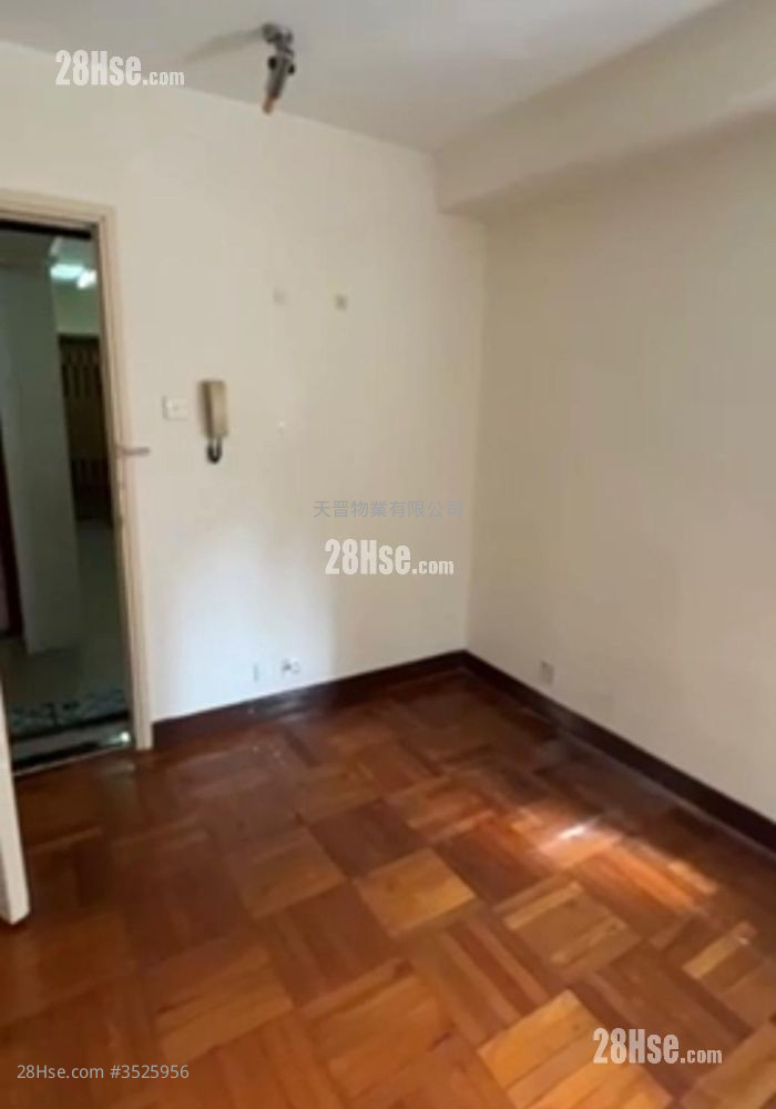 Full Wing Building Sell 2 Bedrooms , 1 Bathroom 258 ft² ( 24.0 m² )