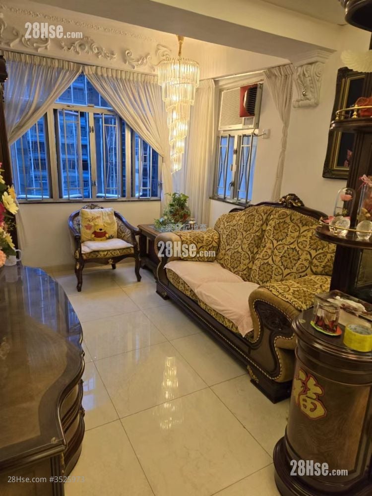 Hoi Shing Building Sell 3 Bedrooms , 1 Bathroom 670 ft² ( 62.2 m² )