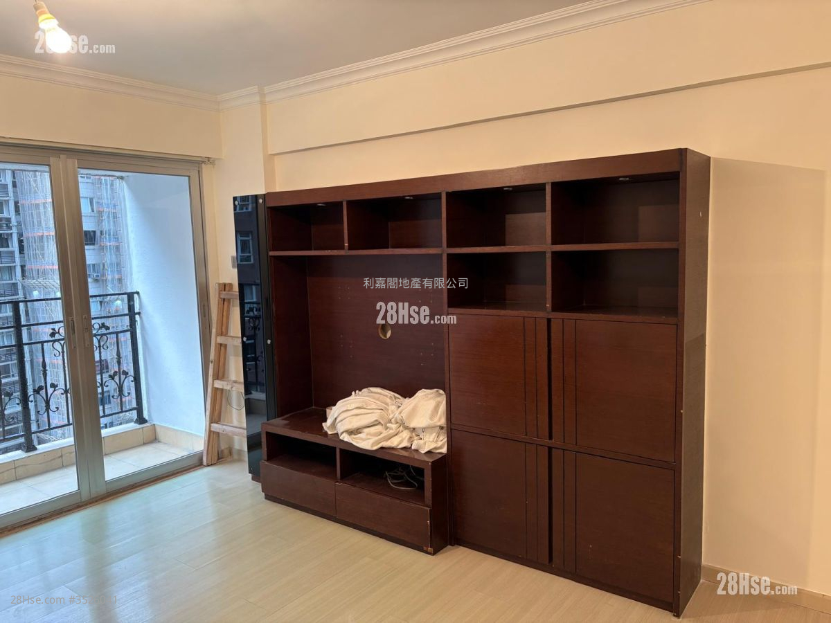 Flora Garden Rental 3 Bedrooms , 2 Bathrooms 837 ft² ( 77.8 m² )