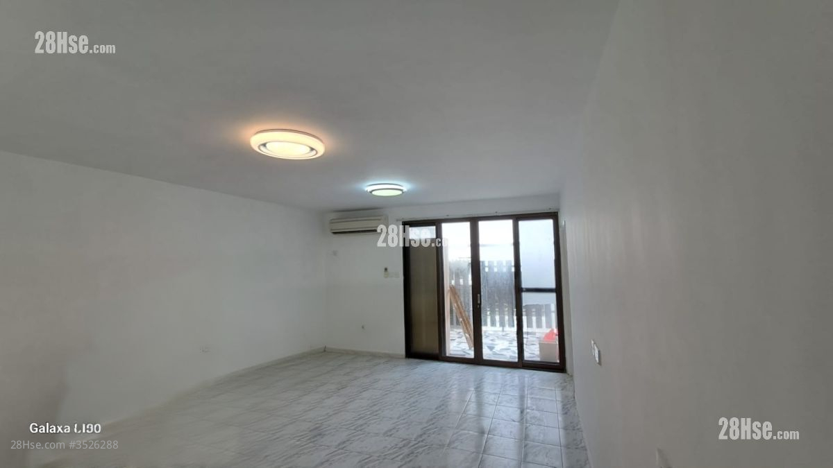 Yung Shue O Rental 3 Bedrooms , 1 Bathroom 700 ft² ( 65.0 m² )