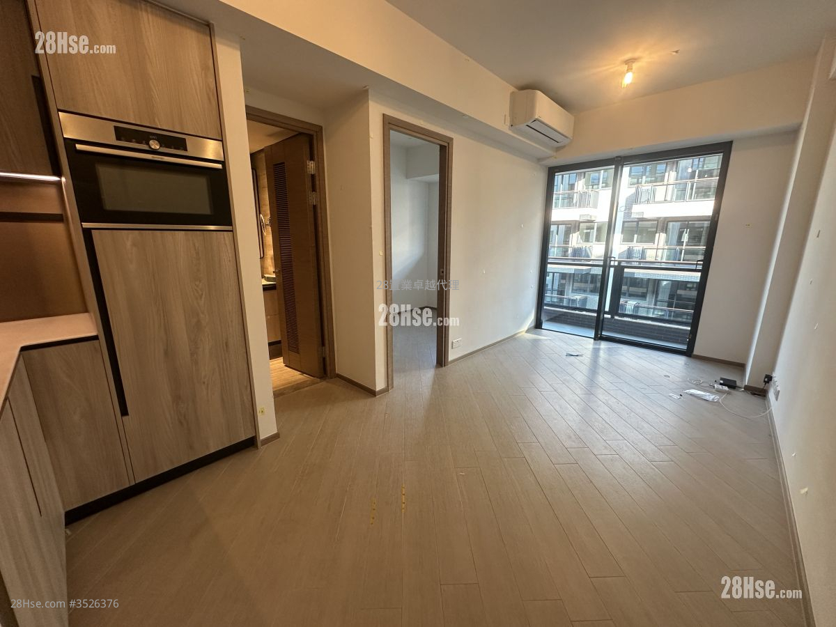 High Park Sell 1 Bedroom , 1 Bathroom 340 ft² ( 31.6 m² )